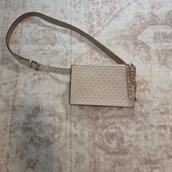 Michael Kors Handbags - Michael Kors Cream Crossbody Bag with Chain Strap